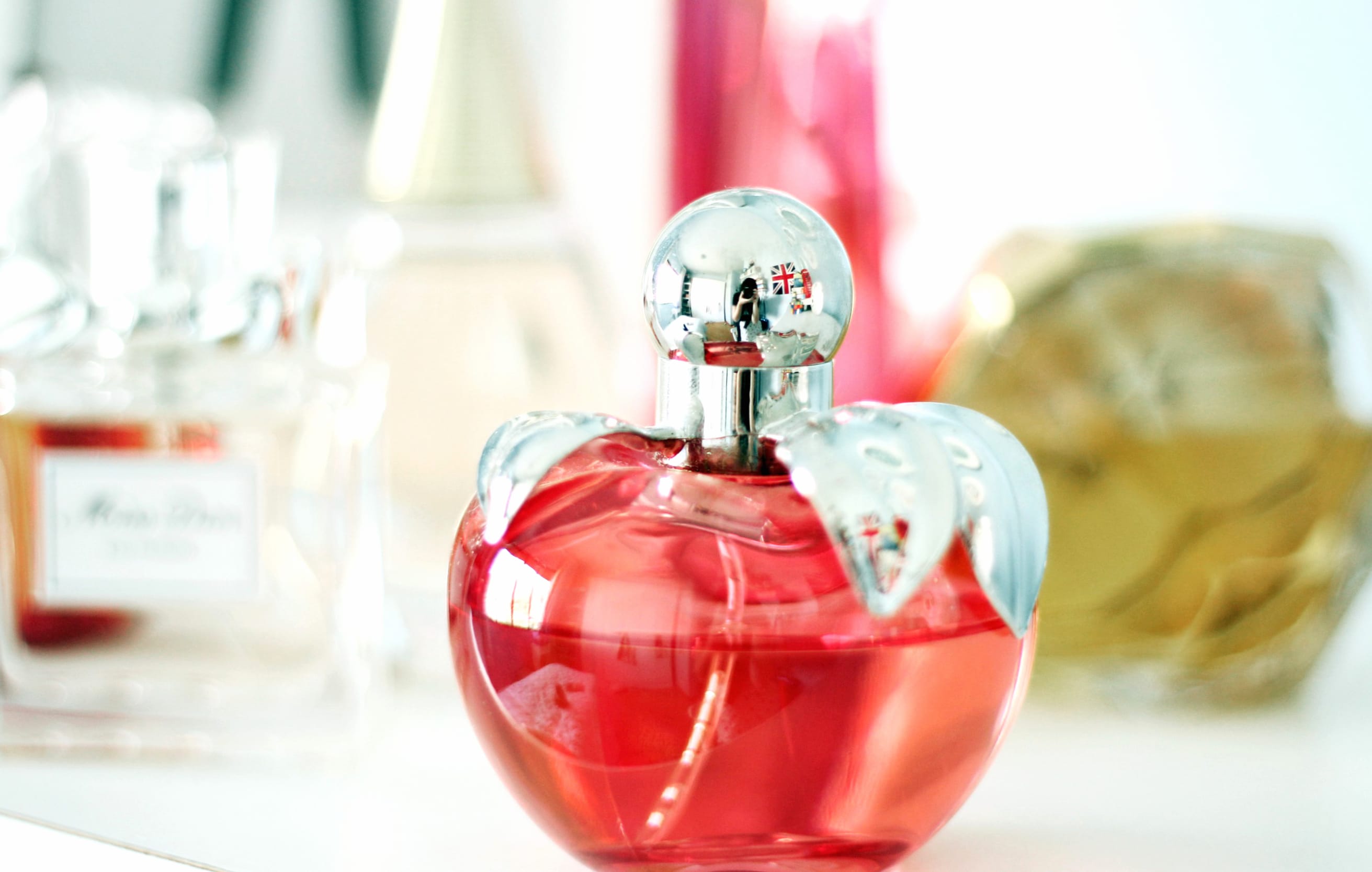 Elegant Perfume Photography A Stunning wallpapers HD quality