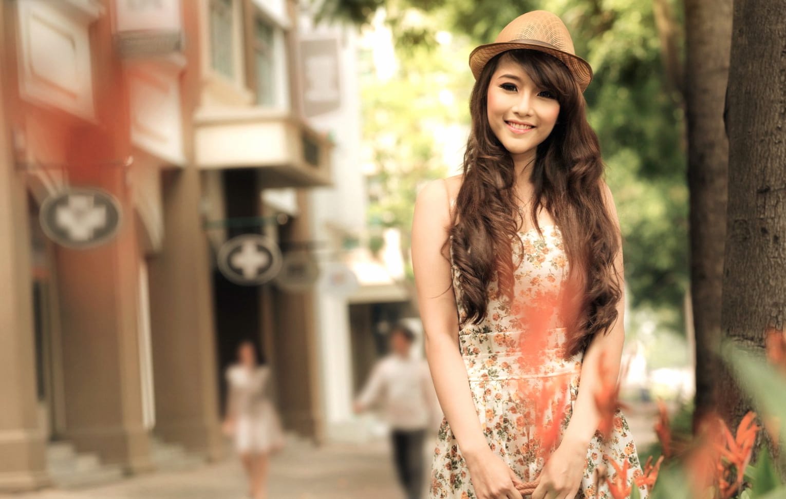 Elegant Woman in Urban Fashion - at 1536 x 864 HD size wallpapers HD quality