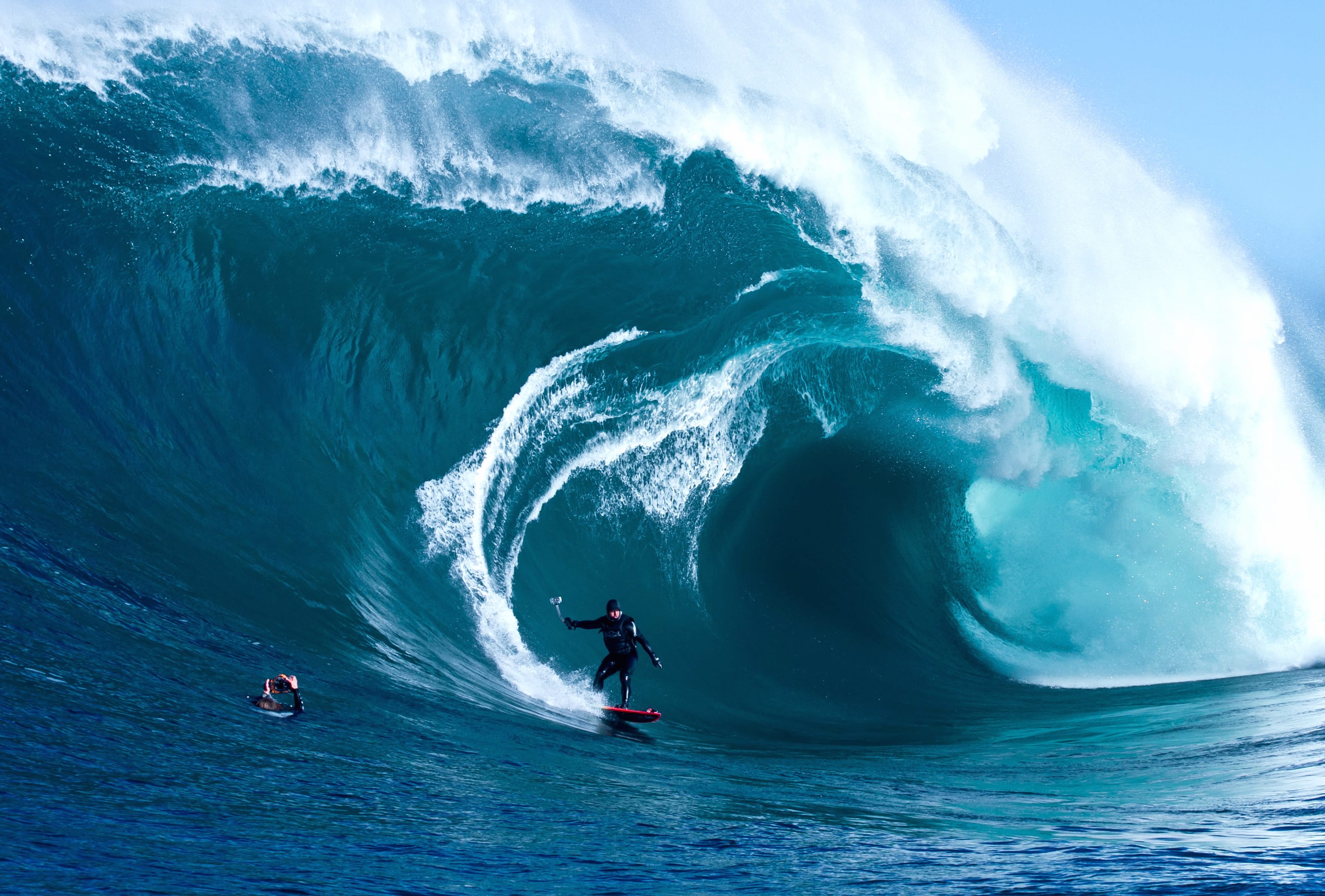 Epic Surfing Moment - at 320 x 480 iPhone size wallpapers HD quality