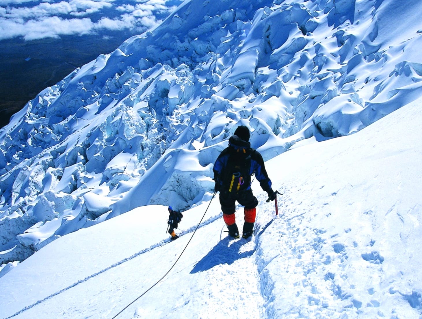 Epic Winter Climb of Scenic Mountain Adventure at 640 x 960 iPhone 4 size wallpapers HD quality