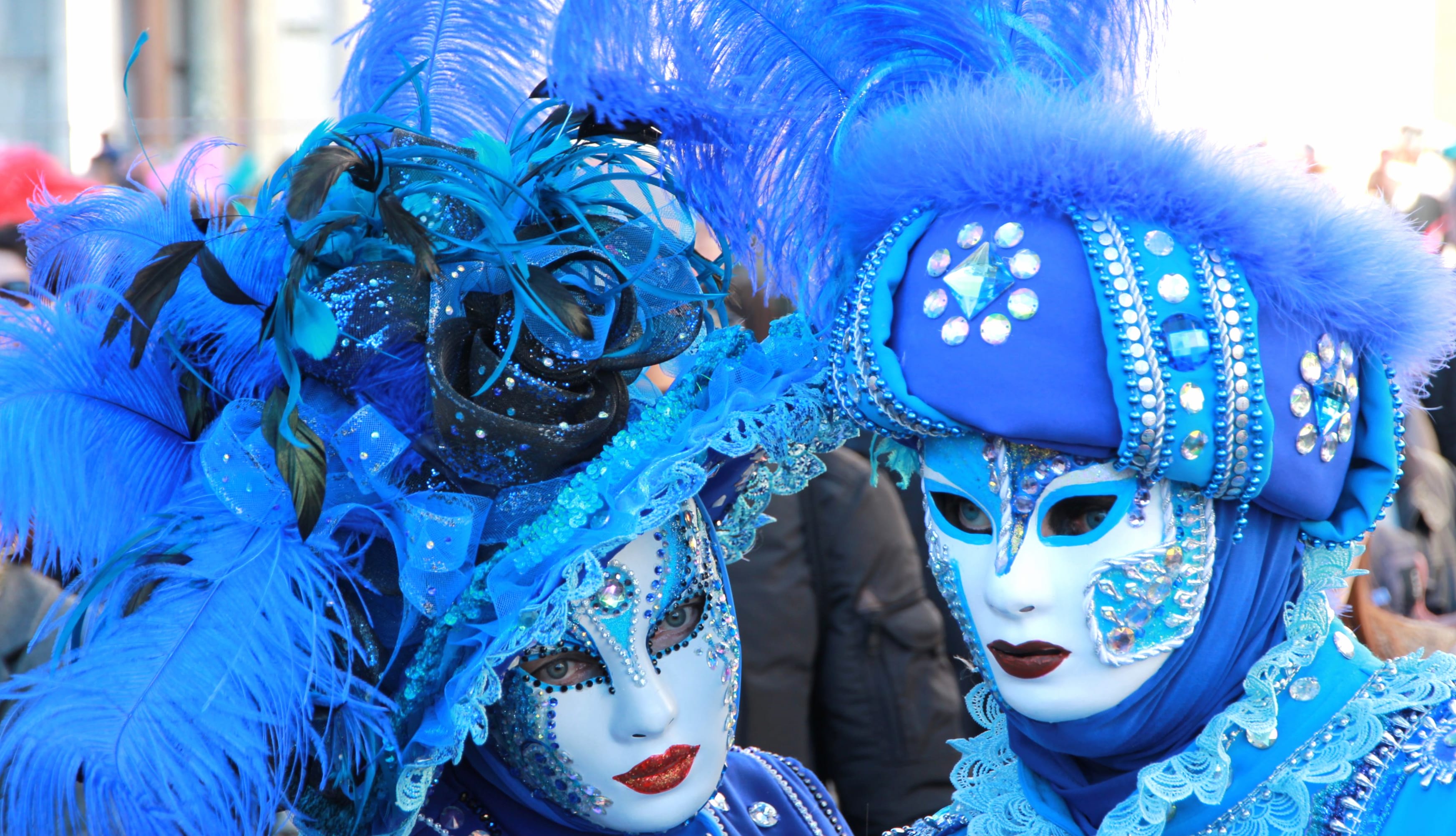 Feather Venice Carnival Blue Photography Mask at 640 x 960 iPhone 4 size wallpapers HD quality