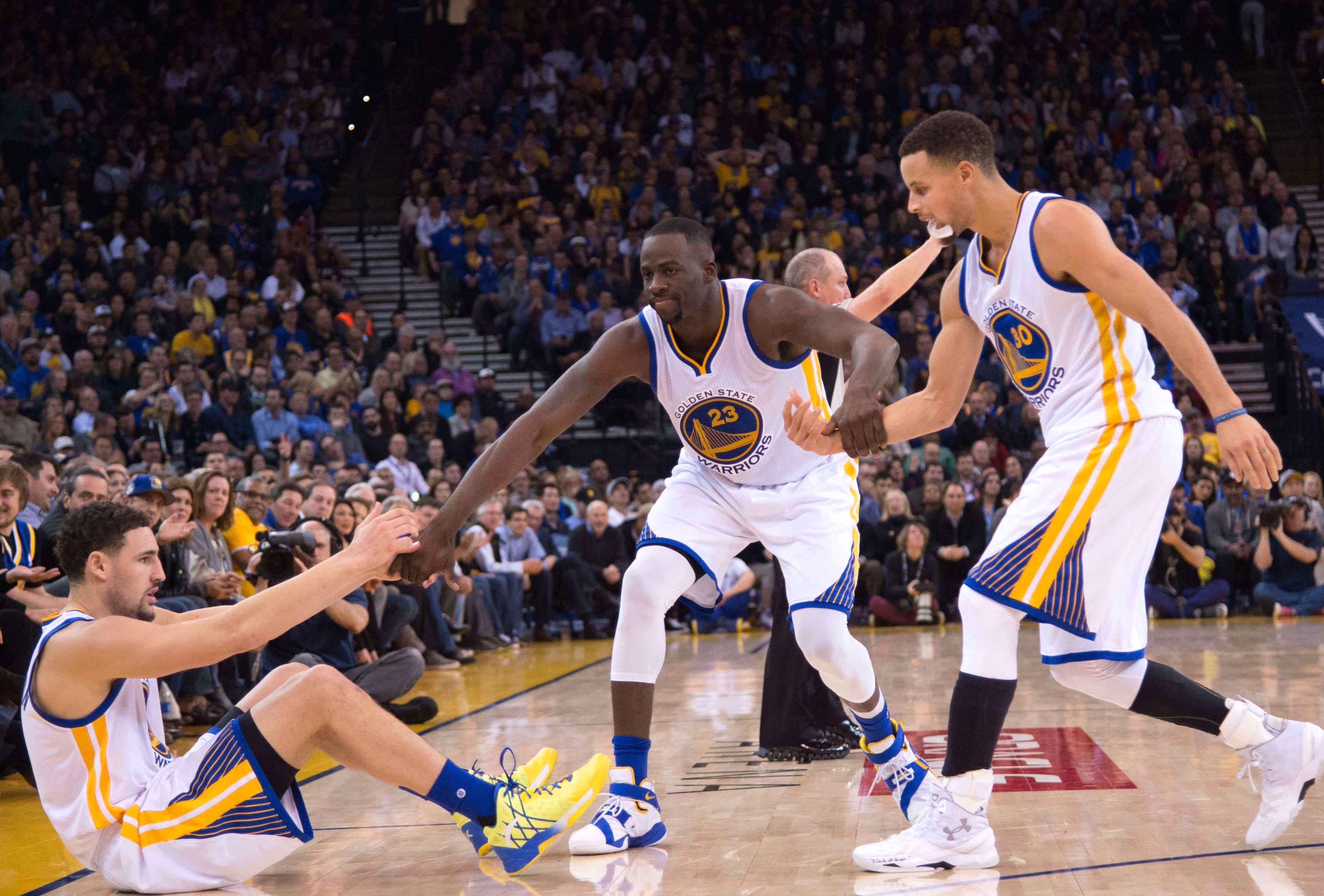 Golden State Warriors Team Spirit in Action wallpapers HD quality