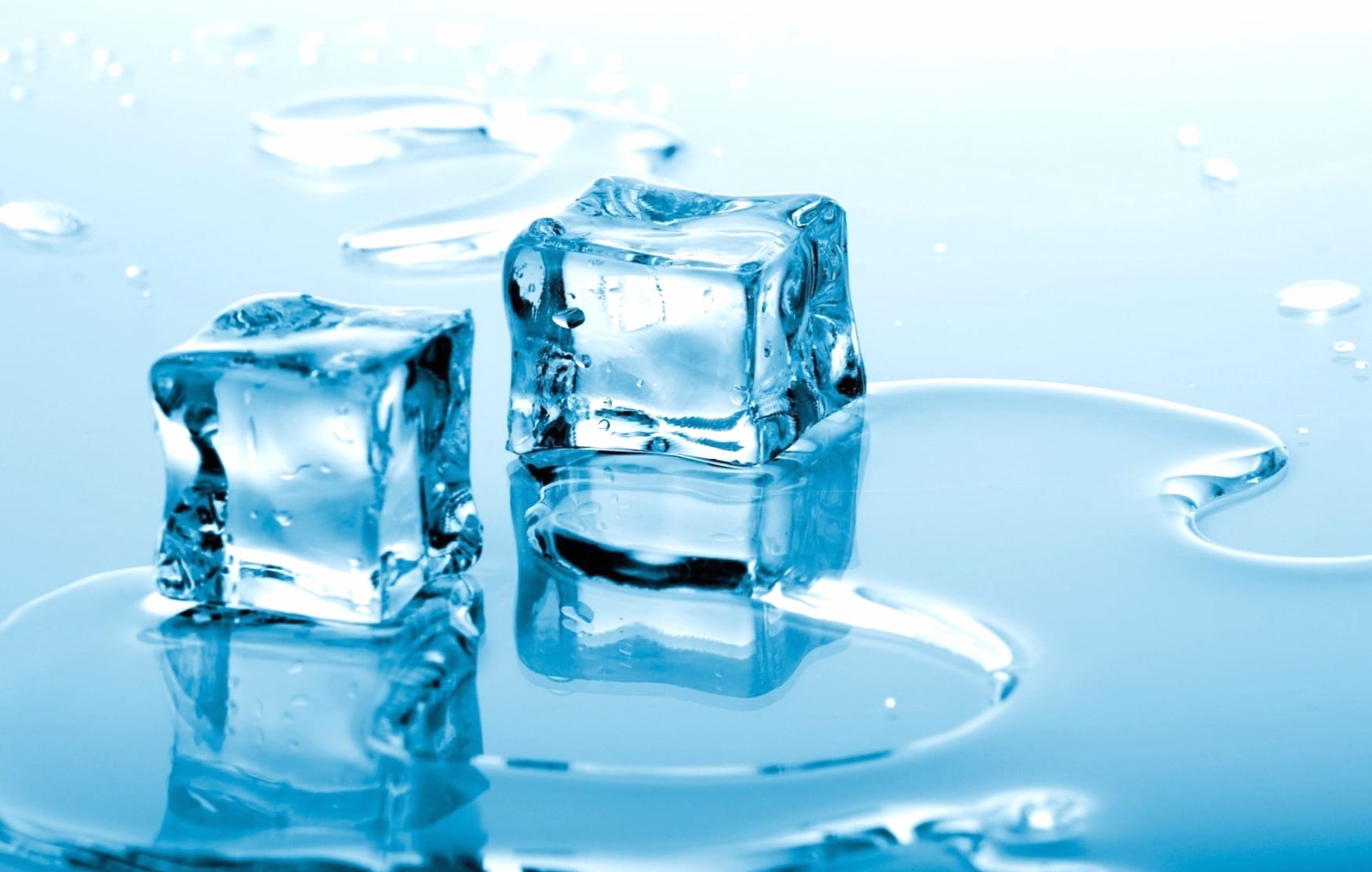 HD Wallpaper of Crisp Ice Cubes on Water wallpapers HD quality