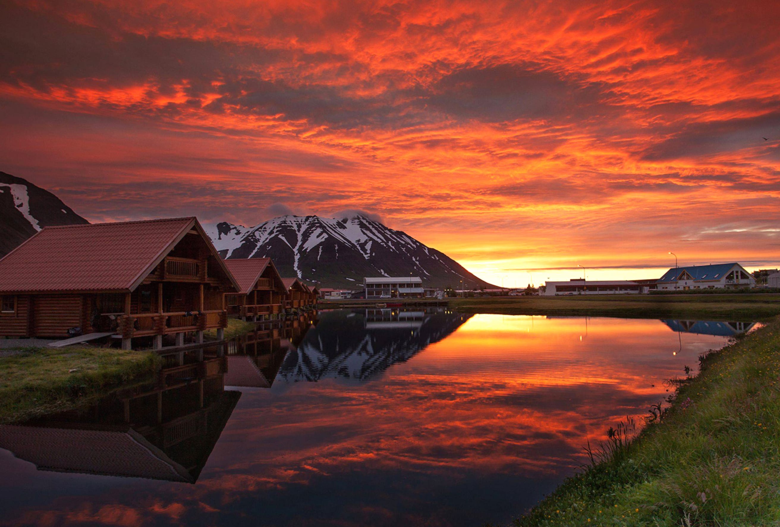 Iceland Sunset Reflection Stunning at 1152 x 864 size wallpapers HD quality