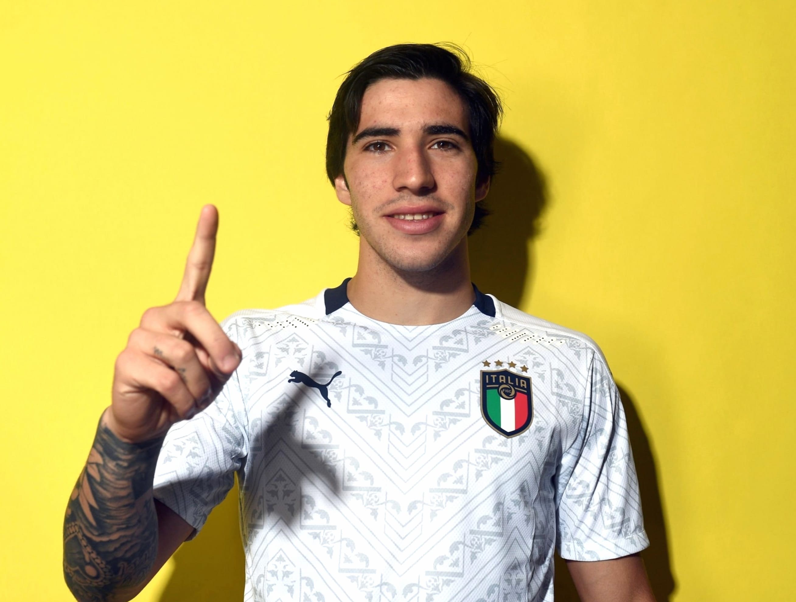 Italy National Football Team Sandro Tonali Sports at 1280 x 960 size wallpapers HD quality