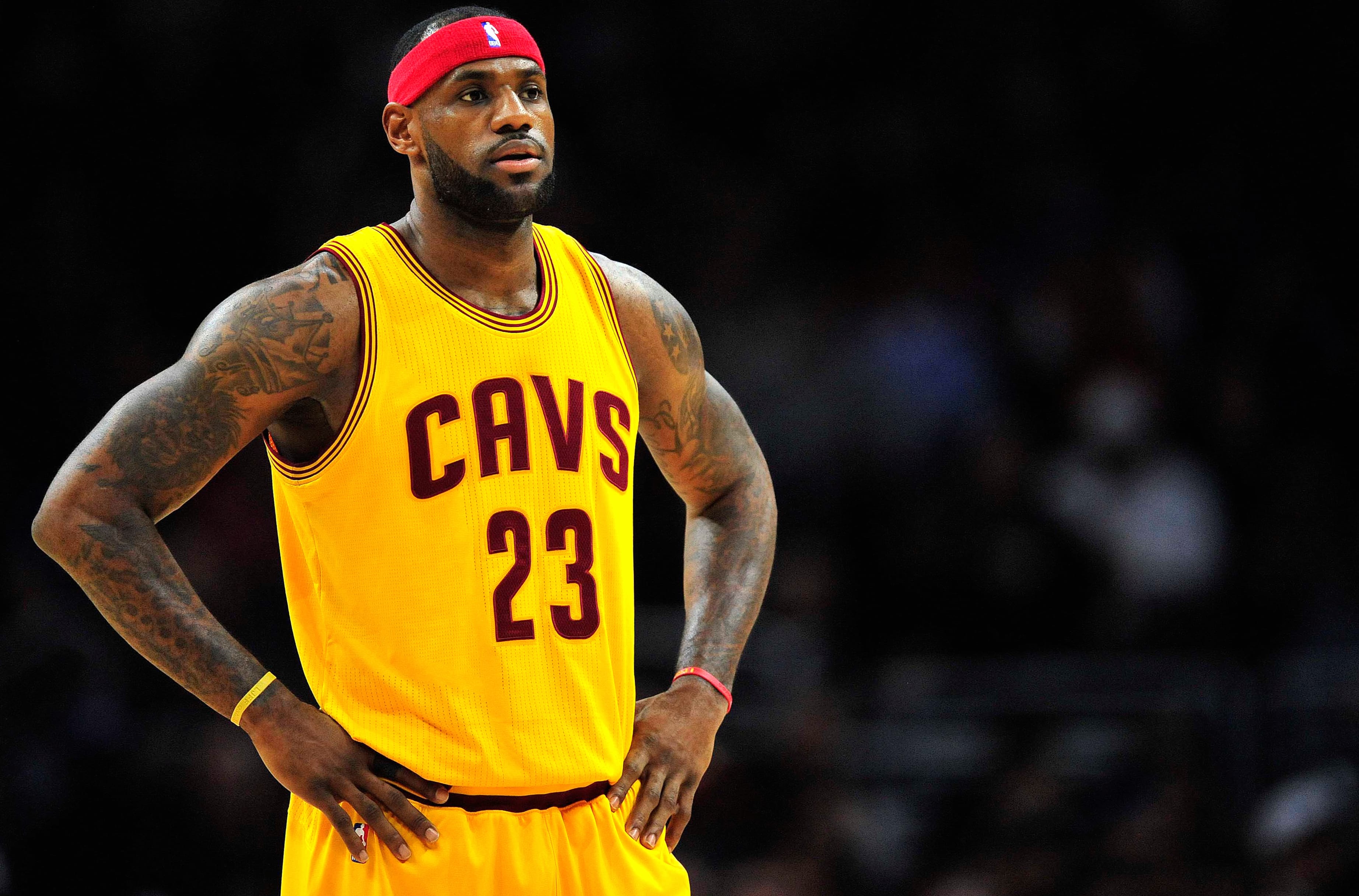 LeBron James Cleveland Cavaliers HD Sports Wallpaper at 1600 x 1200 size wallpapers HD quality