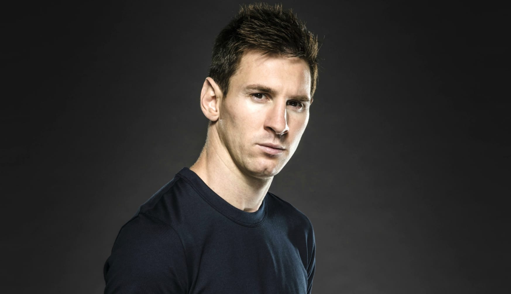 Lionel Messi – Dynamic Pose at 1920 x 1080 HD size wallpapers HD quality