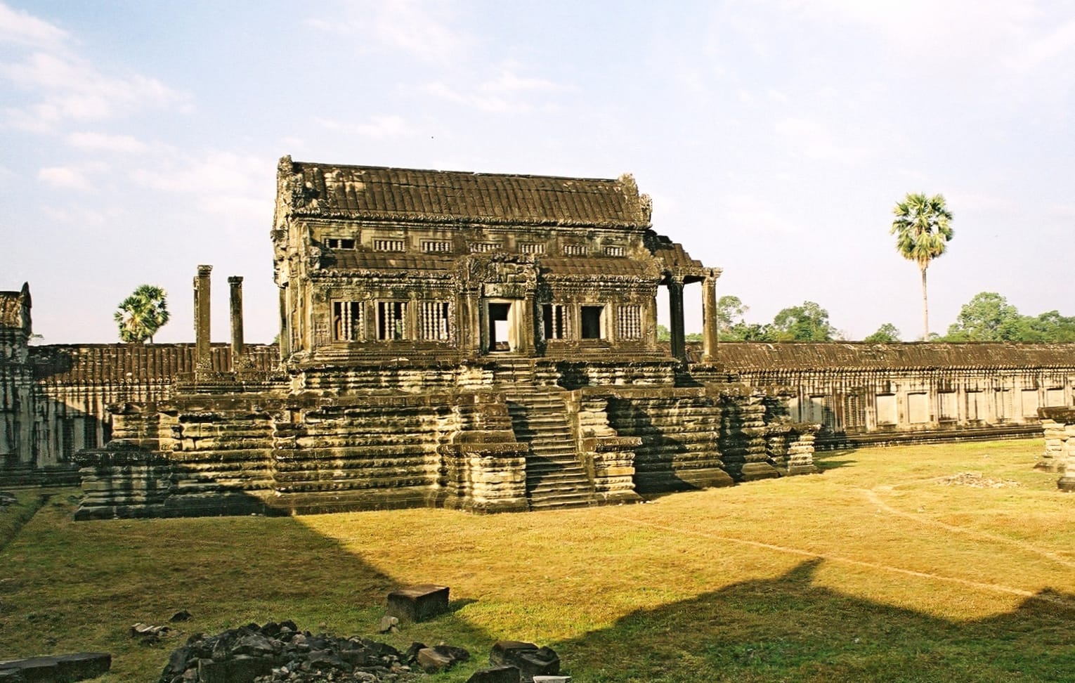 Majestic Angkor Wat A Stunning for the Spirit at 1600 x 1200 size wallpapers HD quality