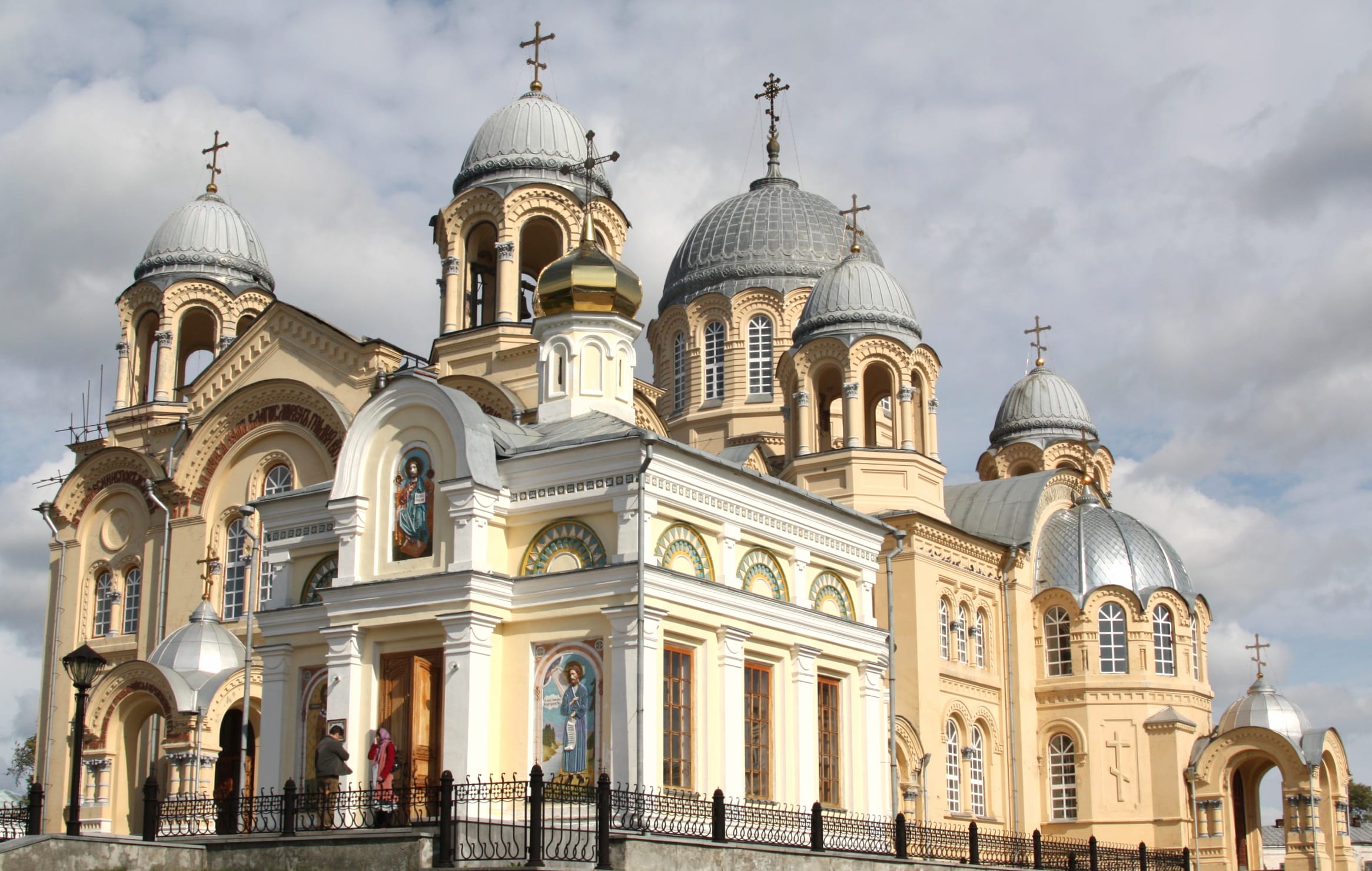 Majestic Church Stunning for Religious Inspiration at 1280 x 960 size wallpapers HD quality