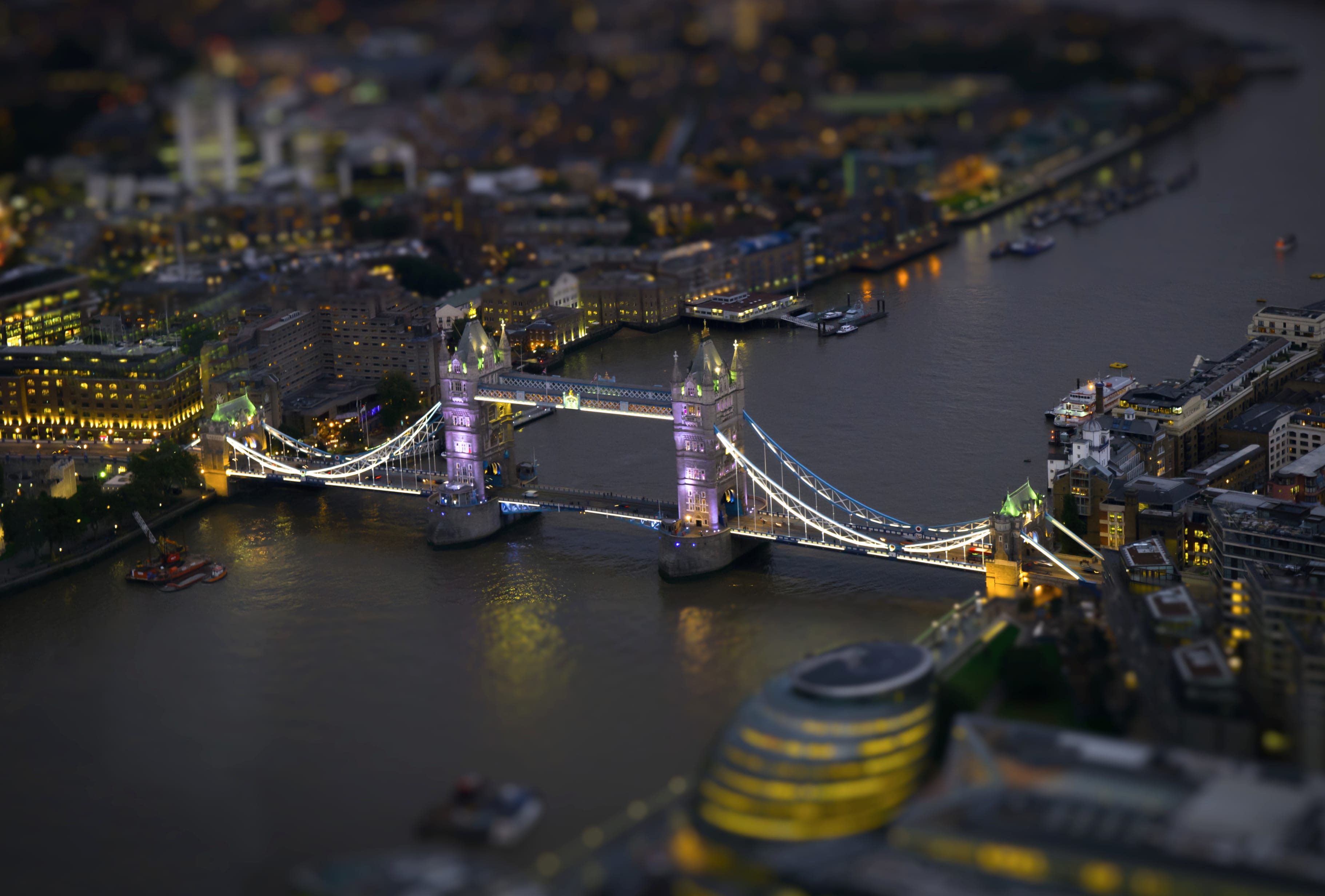 Mesmerizing London at Night Tower Bridge at 1024 x 768 size wallpapers HD quality