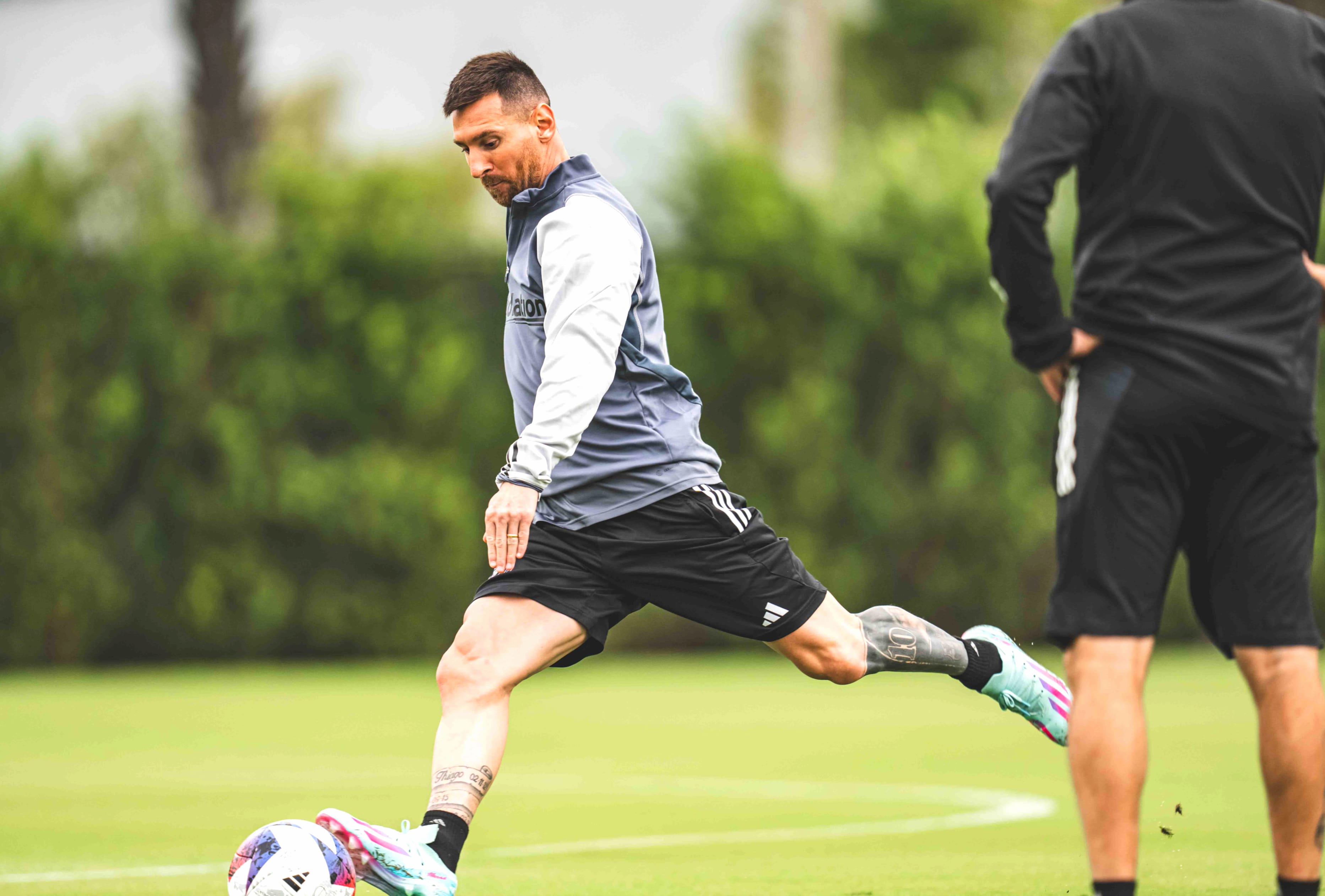 Messi Inter Miami Training - HD Football Wallpaper at 640 x 1136 iPhone 5 size wallpapers HD quality