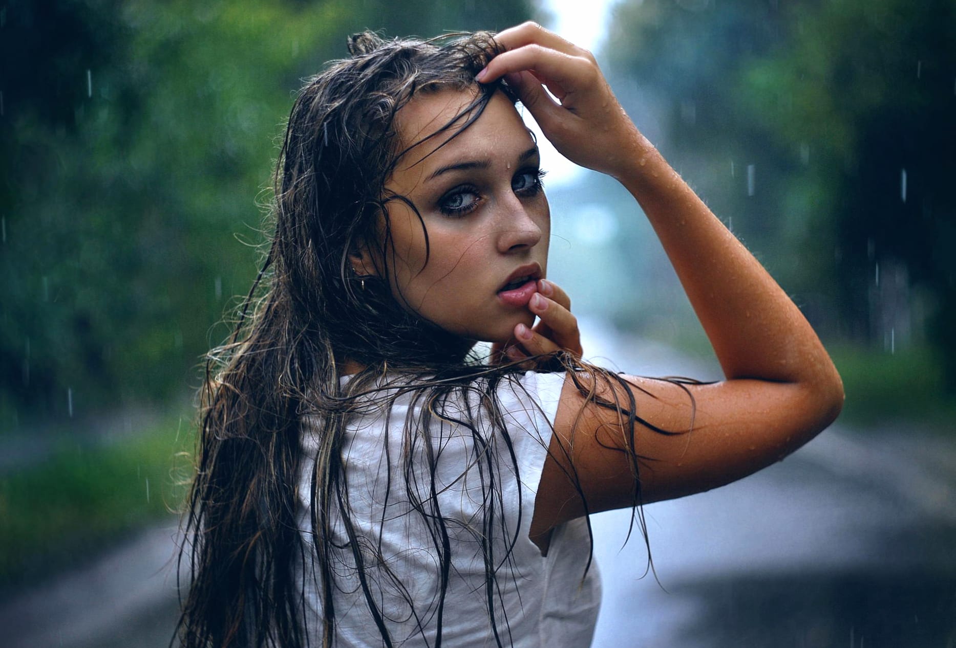 Moody Woman in Rainy Street wallpapers HD quality