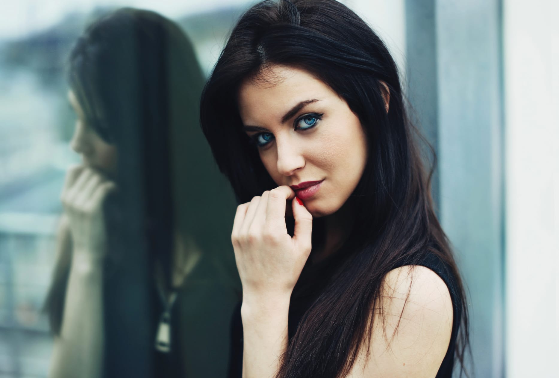 Reflective Brunette Model - wallpapers HD quality