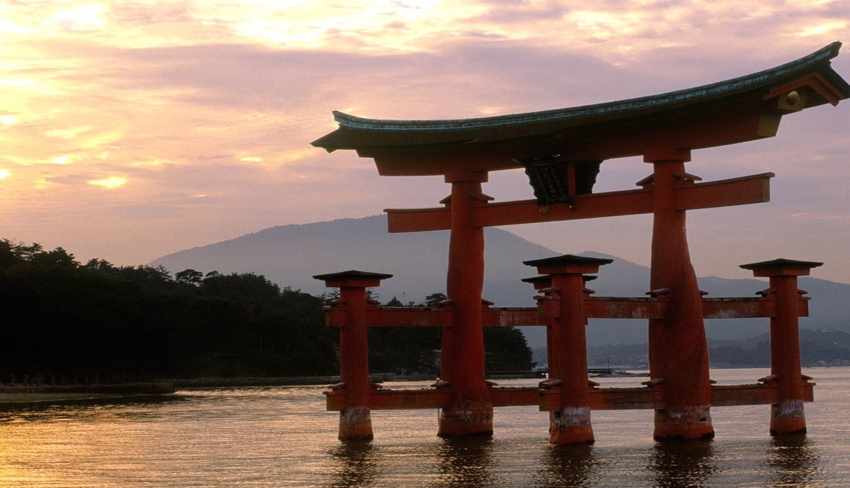 Religious Itsukushima Gate at 750 x 1334 iPhone 6 size wallpapers HD quality