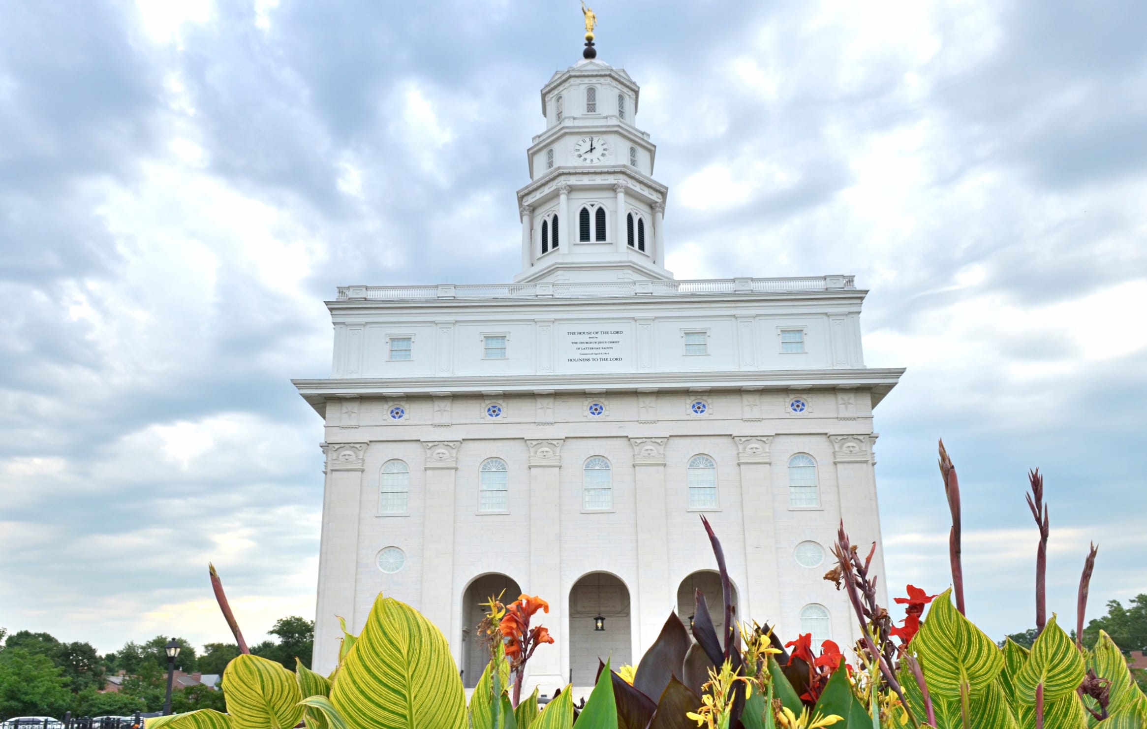 Religious Nauvoo Temple at 320 x 480 iPhone size wallpapers HD quality