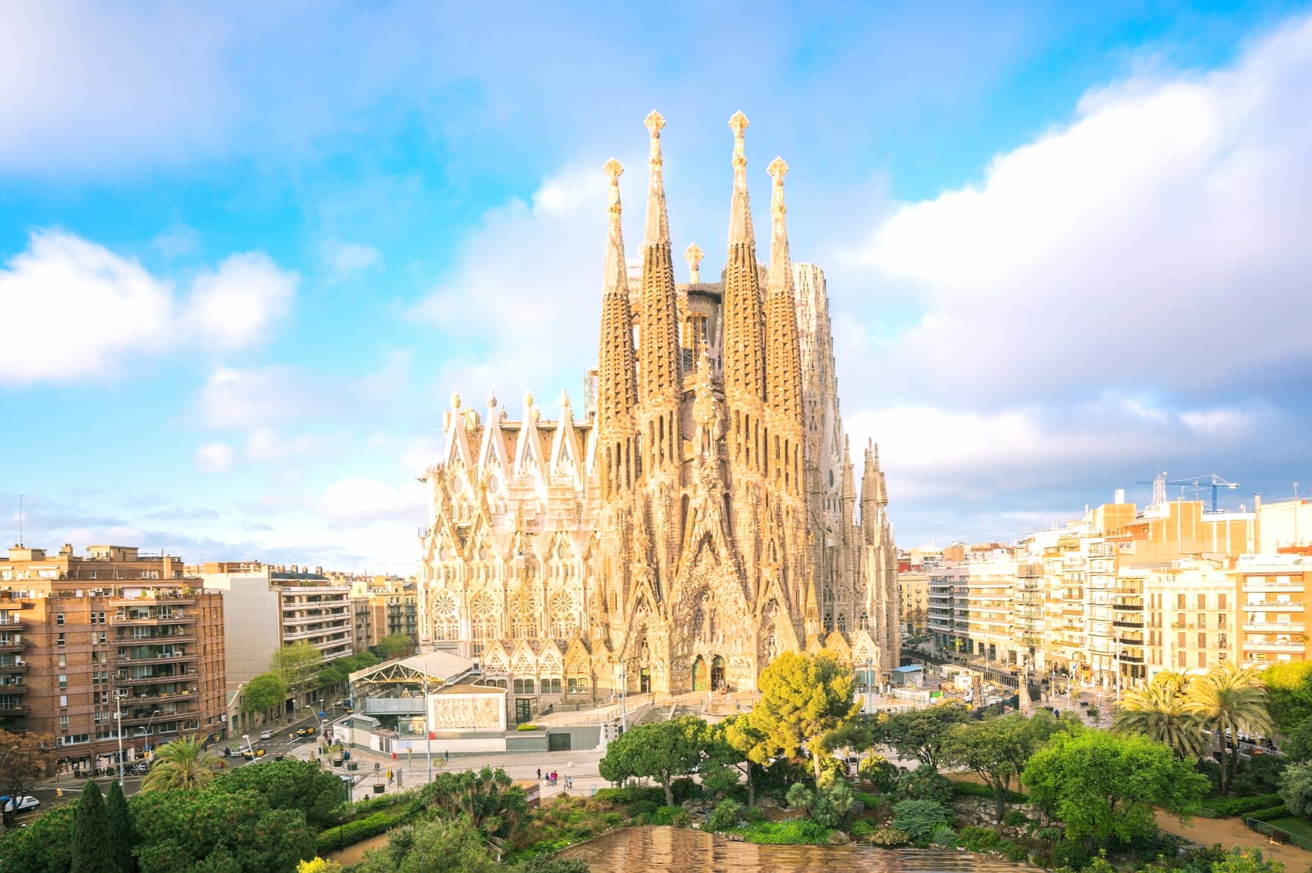 Religious Sagrada Família at 1152 x 864 size wallpapers HD quality