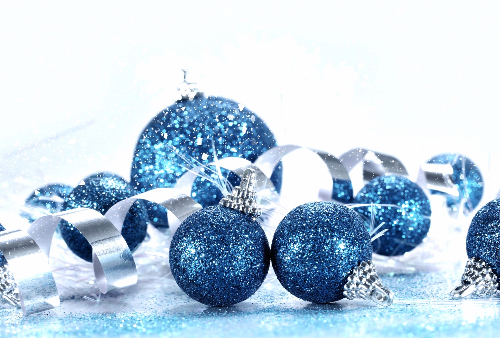 Ribbon Blue Christmas Ornaments Holiday Christmas at 1600 x 1200 size wallpapers HD quality