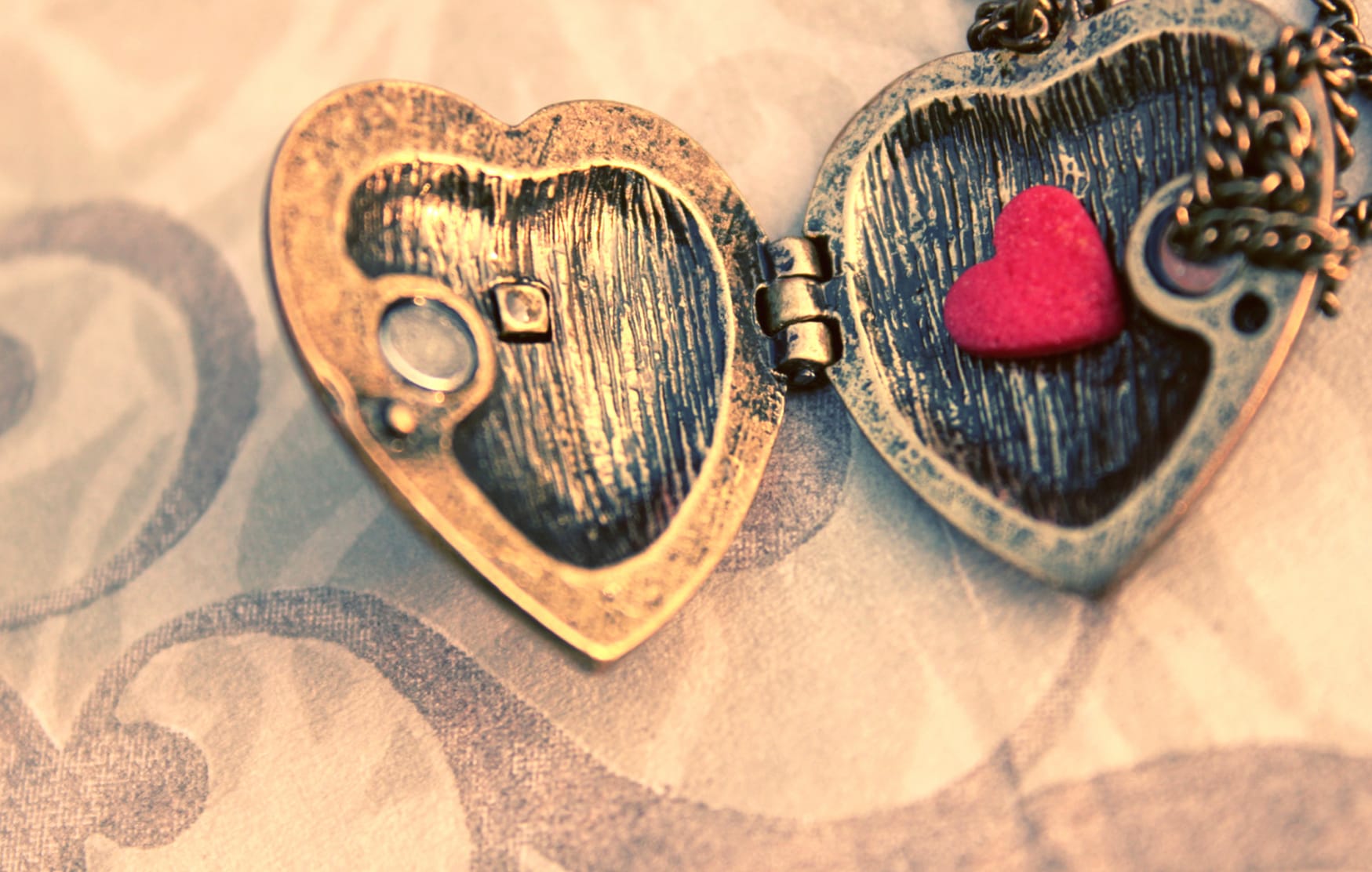 Romantic Heart Locket wallpapers HD quality