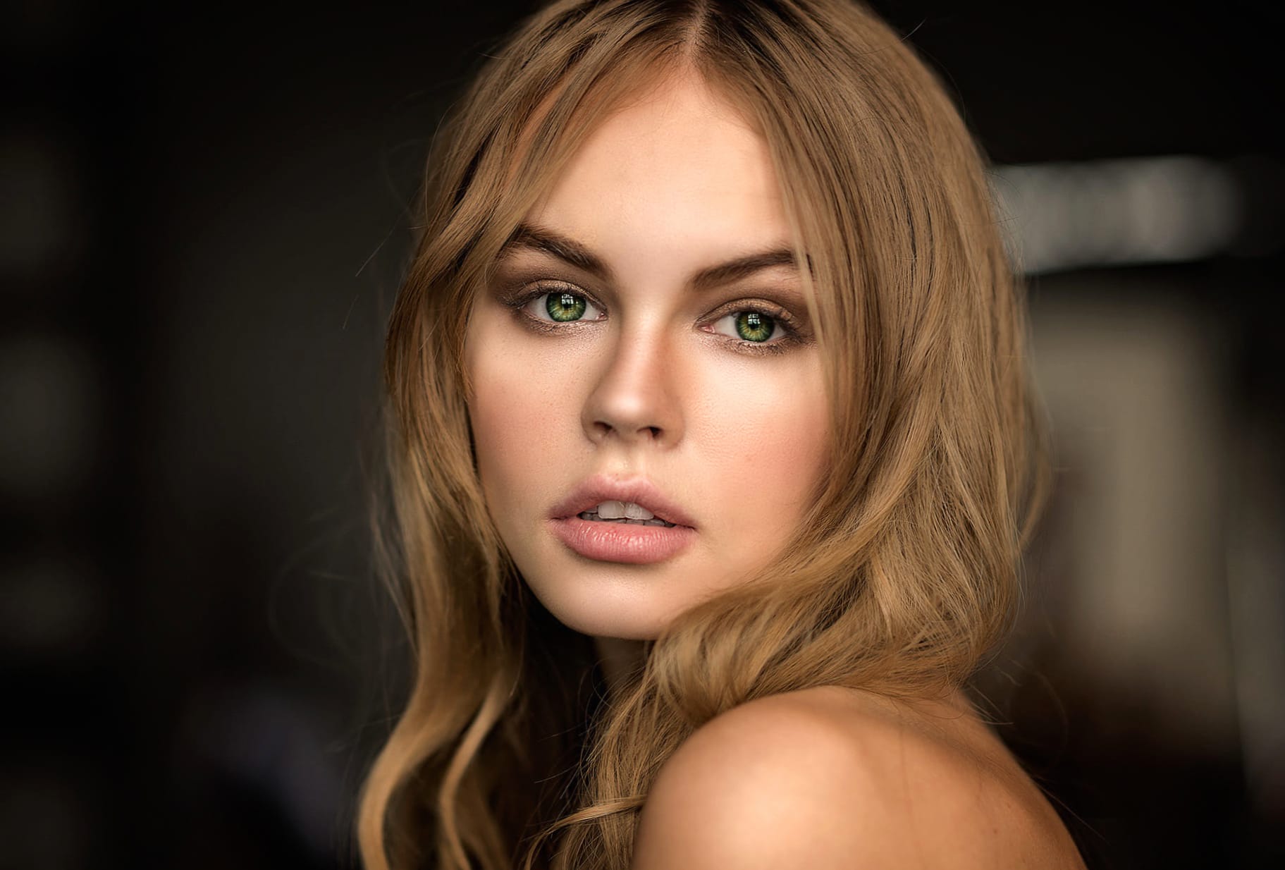 Russian Model with Luminous Green Eyes - wallpapers HD quality