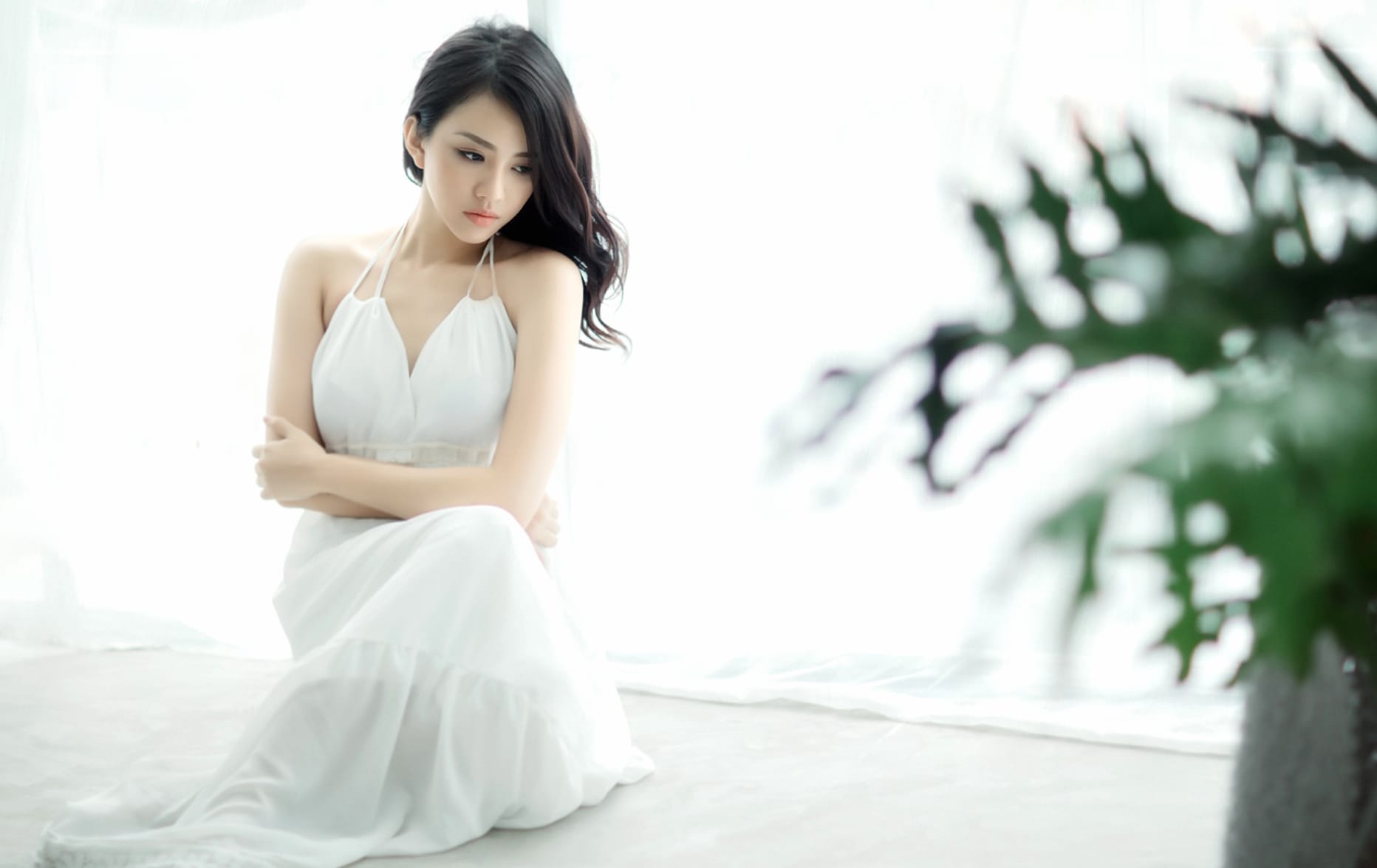 Serene Brunette in White Dress - at 640 x 960 iPhone 4 size wallpapers HD quality