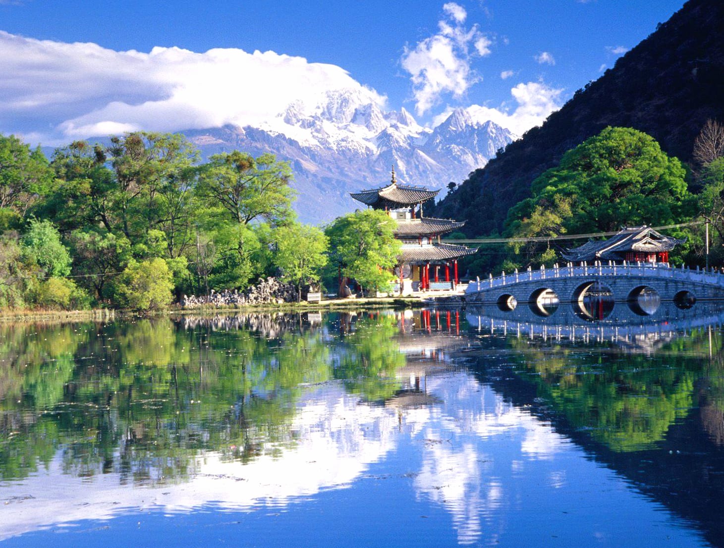 Serene Japanese Landscape at 320 x 480 iPhone size wallpapers HD quality