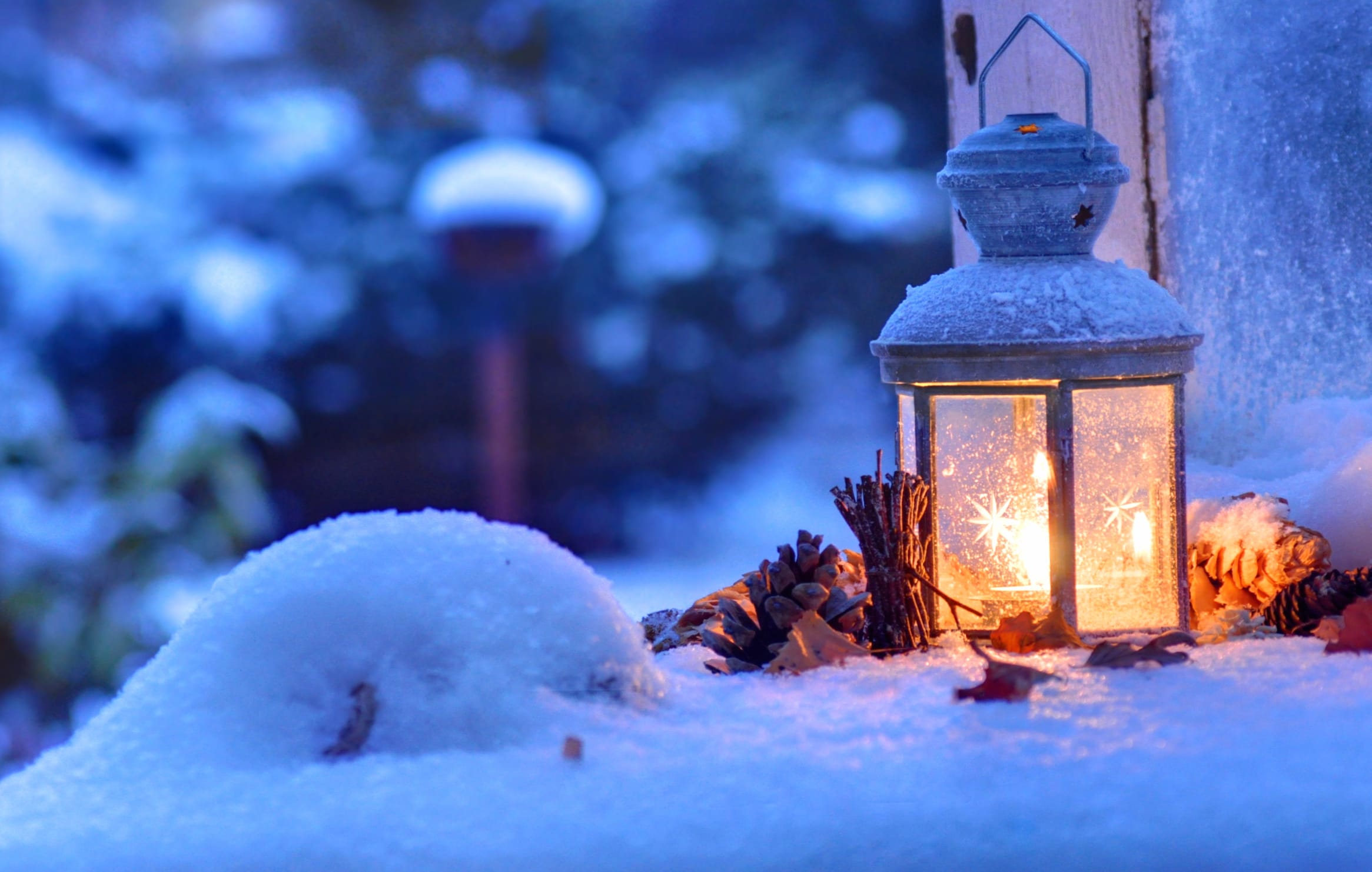 Snowy Lantern Christmas wallpapers HD quality