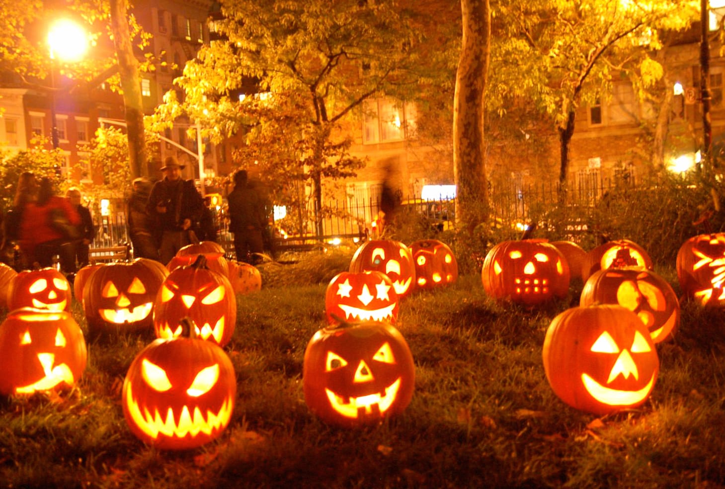 Spooky Pumpkin Glow - Halloween wallpapers HD quality