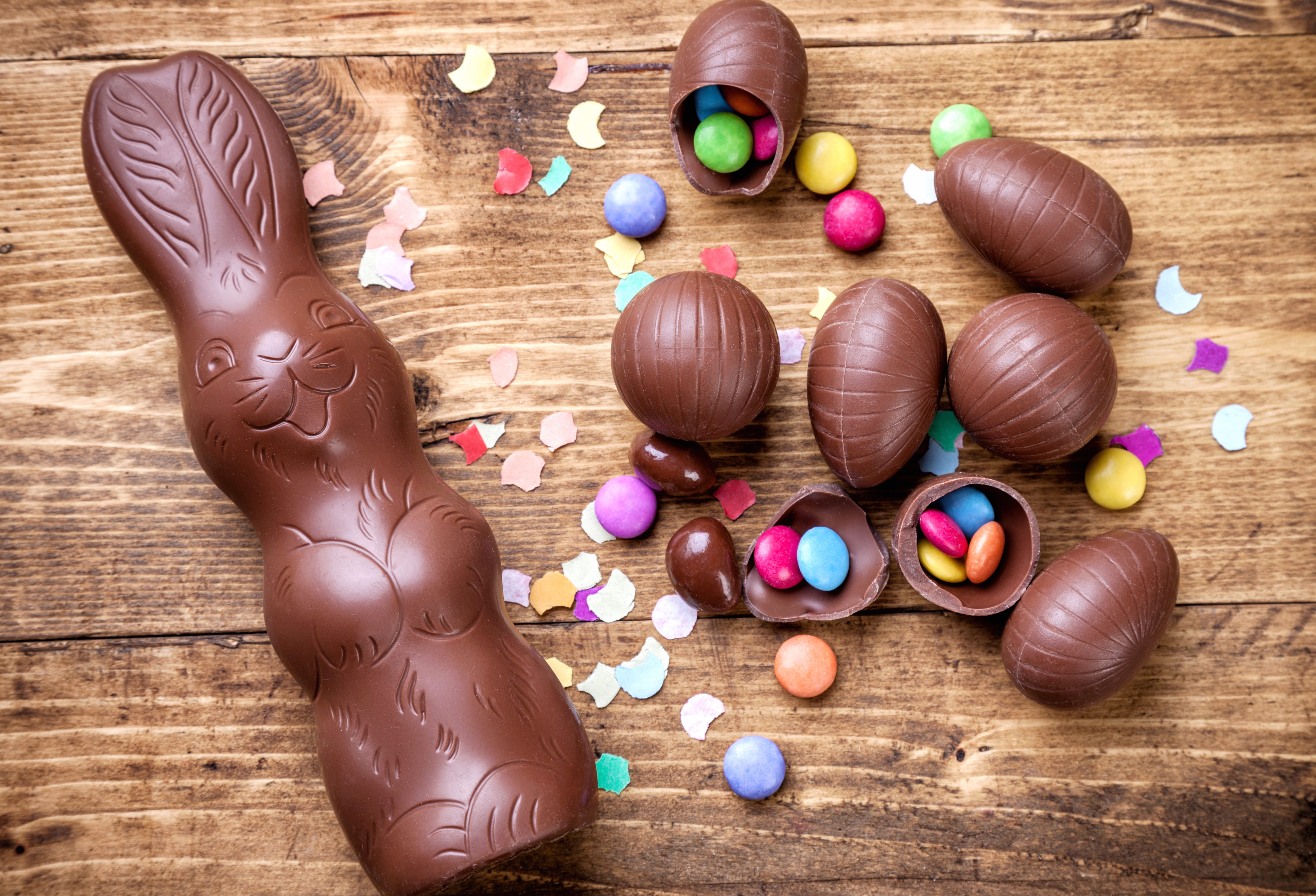 Still Life Candy Chocolate Holiday Easter at 640 x 960 iPhone 4 size wallpapers HD quality