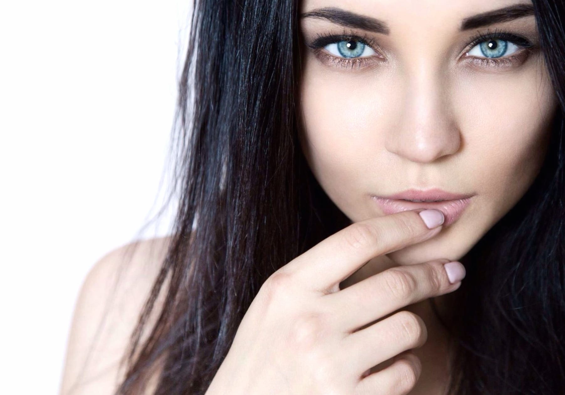 Stunning Brunette Model with Blue Eyes - wallpapers HD quality