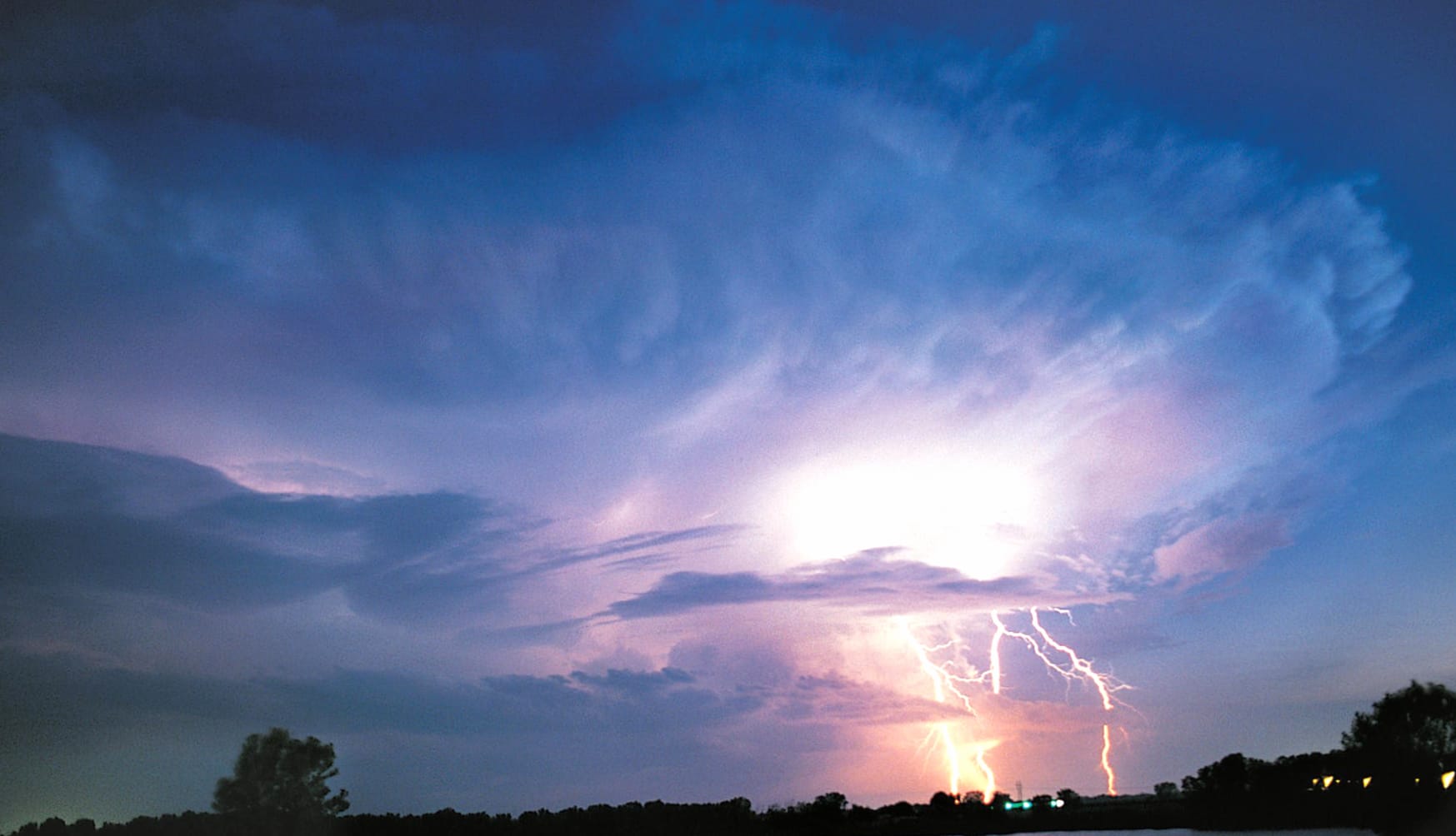 Stunning Lightning Photography Captivating at 1280 x 720 HD size wallpapers HD quality