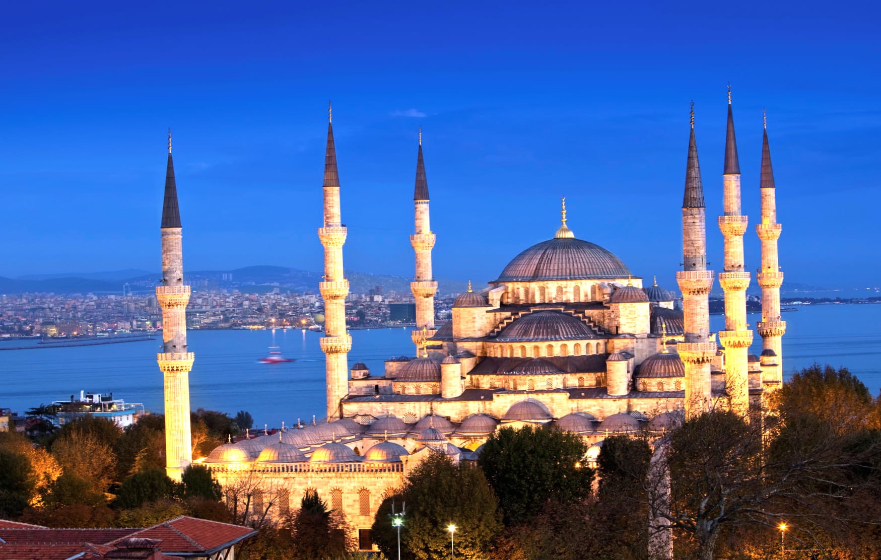 Stunning of the Sultan Ahmed Mosque at Dusk at 1600 x 1200 size wallpapers HD quality