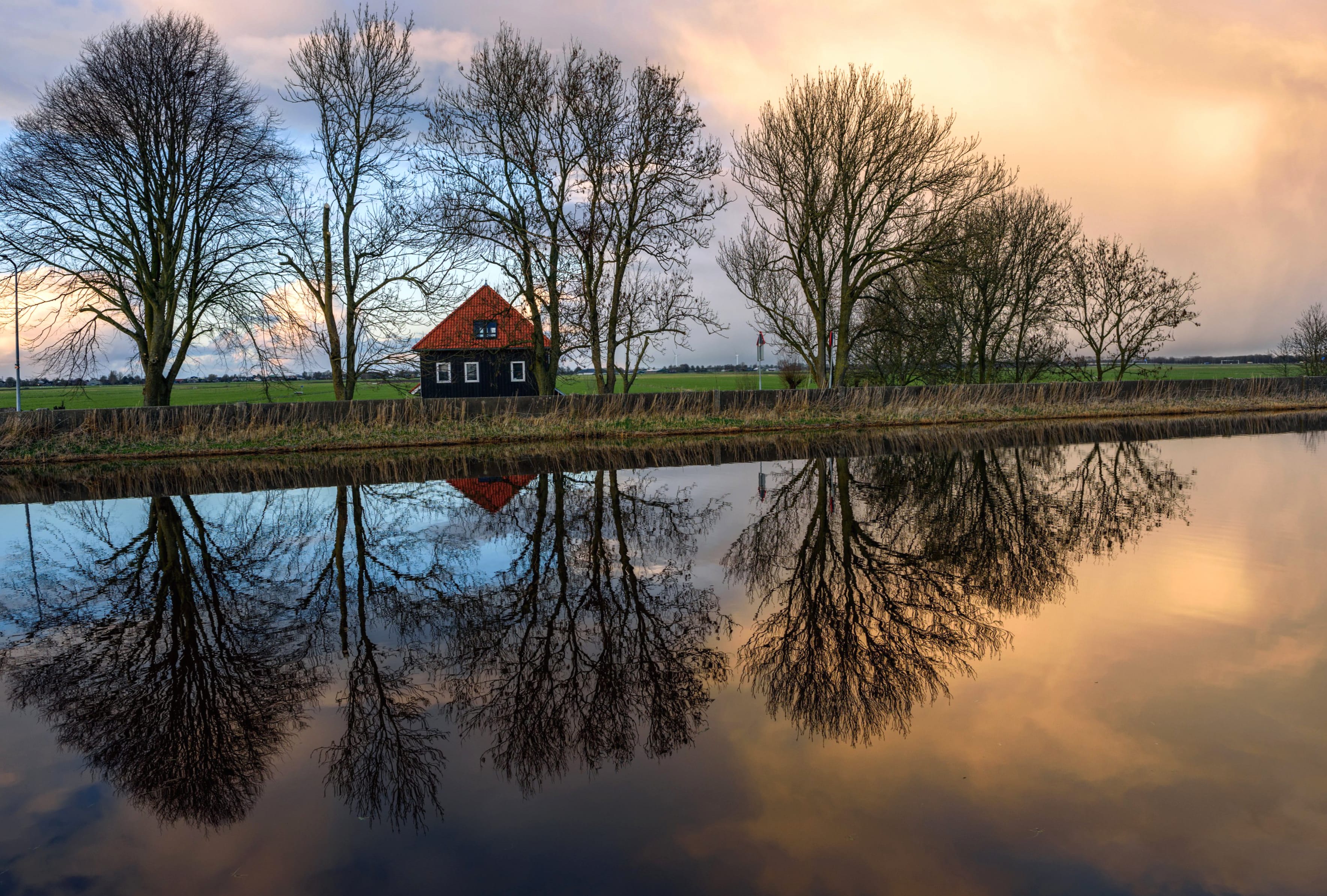 Tranquil Lake House Reflection - at 640 x 960 iPhone 4 size wallpapers HD quality