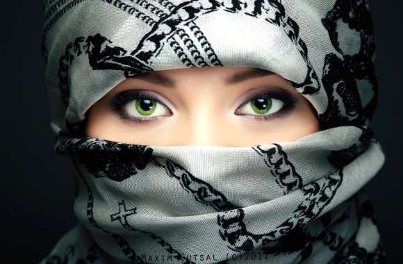 Elegant Hijab Green Eyes