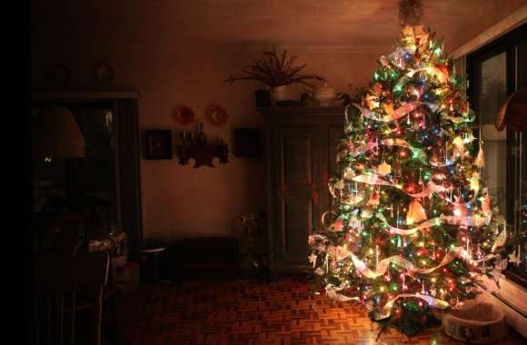 HD Wallpaper of a Festive Christmas Tree Dazzling with Ornaments and Lights