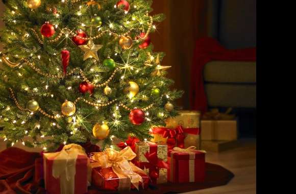 HD Wallpaper of a Festive Christmas Tree with Gifts and Lights