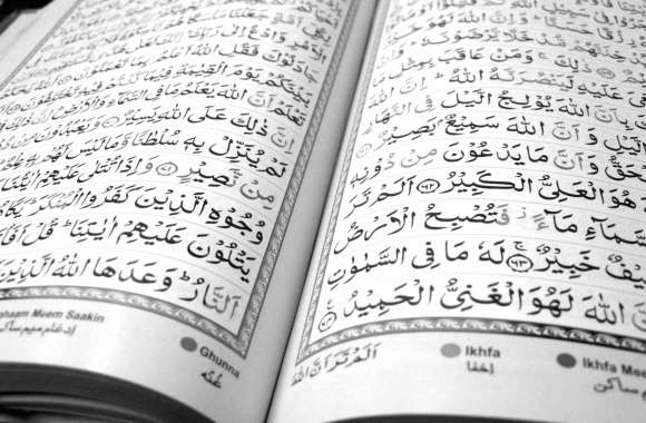 HD Wallpaper of the Quran A Journey Through Islamic Faith