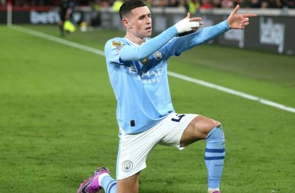 Manchester City F.C. Star Player in Action - HD Soccer Wallpaper