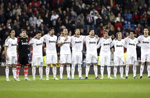 Real Madrid C.F. Team Spirit -