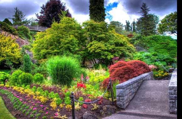 Stunning Garden Escape for Nature Lovers