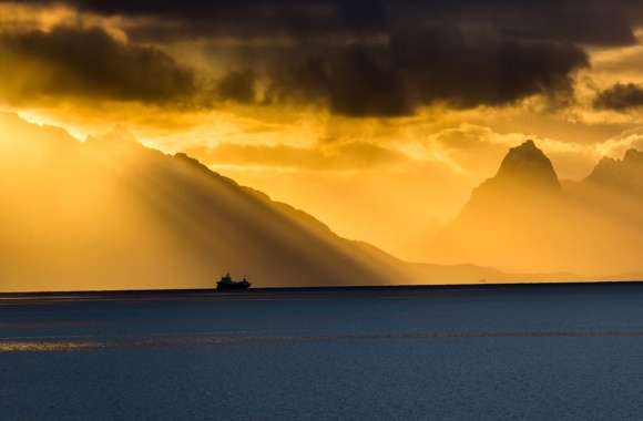 Sunbeam Serenity Ocean & Mountain