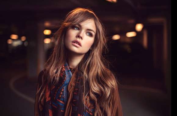 Woman in Urban Evening wallpapers hd quality
